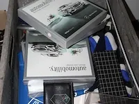 Voorraad mercedes benz miniaturen en gadgets w.o. mokken, keycords, jojo's, aanstekers, pennen, poppen etc.... - afbeelding 2 van  17