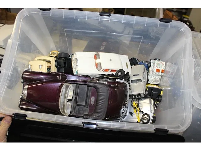 Voorraad mercedes benz miniaturen en gadgets w.o. mokken, keycords, jojo's, aanstekers, pennen, poppen etc.... - afbeelding 4 van  17