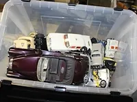Voorraad mercedes benz miniaturen en gadgets w.o. mokken, keycords, jojo's, aanstekers, pennen, poppen etc.... - afbeelding 9 van  17