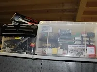 Voorraad mercedes benz miniaturen en gadgets w.o. mokken, keycords, jojo's, aanstekers, pennen, poppen etc.... - afbeelding 1 van  17