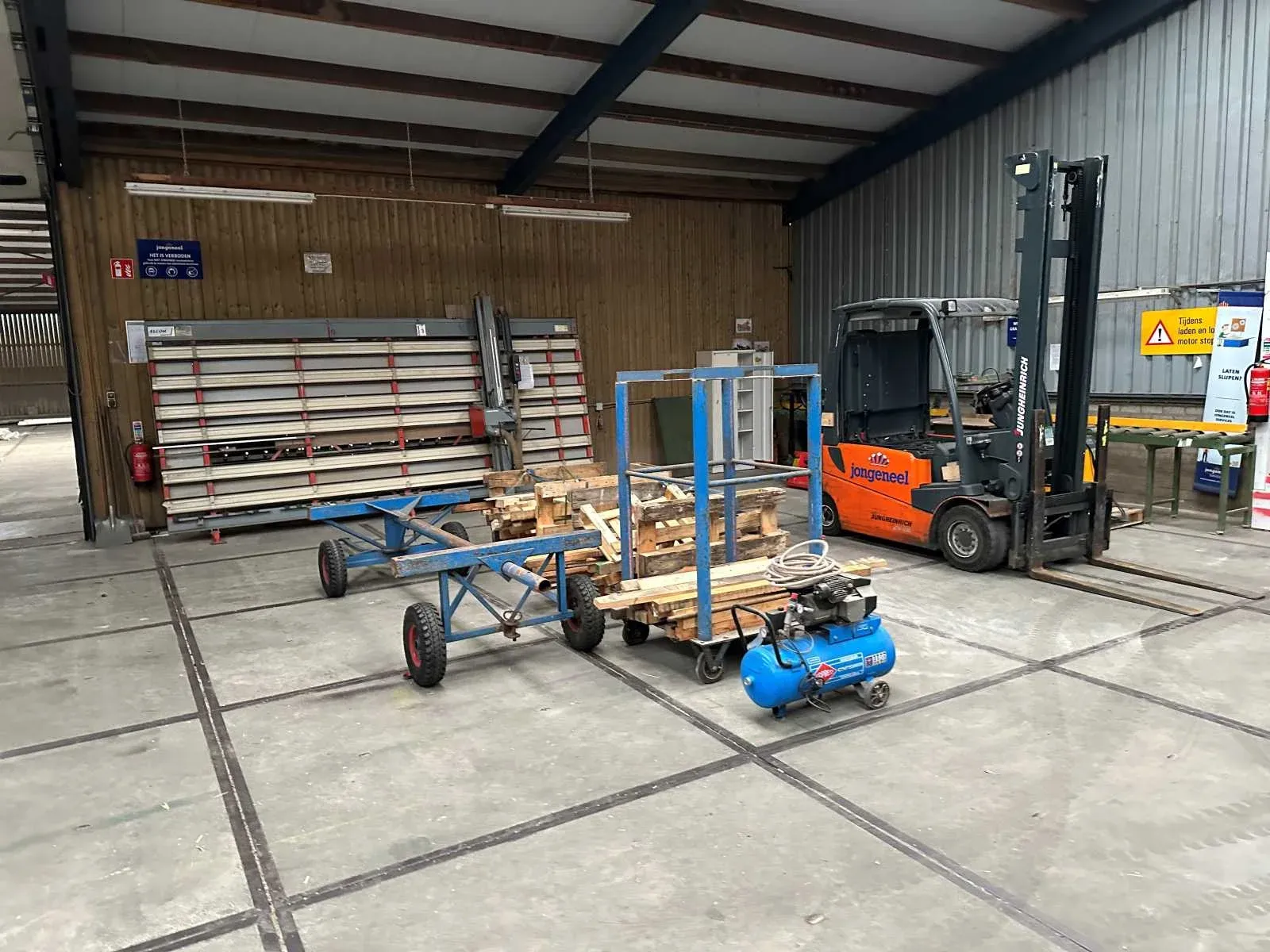 Voorraden en machines groothandel bouwmaterialen ivm bedrijfsverhuizing