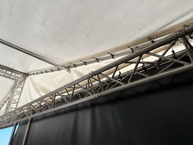 Voortent / overkapping - afbeelding 21 van  21