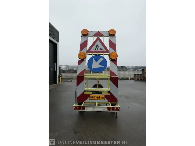 Voorwaarschuwingswagen met borden boek, geel - afbeelding 9 van  15