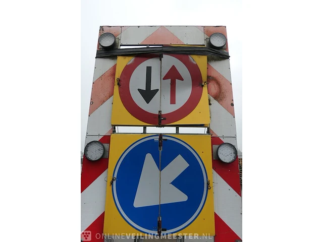 Voorwaarschuwingswagen met bordenboek, grijs - afbeelding 3 van  14