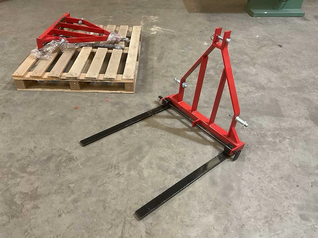 Vorkenbord voor achter de tractor - afbeelding 1 van  5