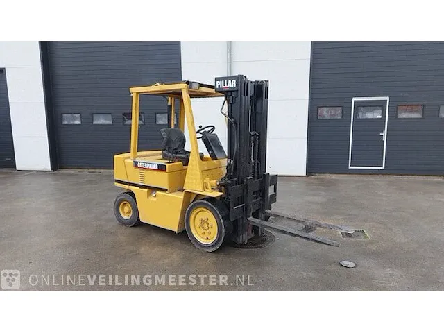 Vorkheftruck caterpillar - afbeelding 1 van  32