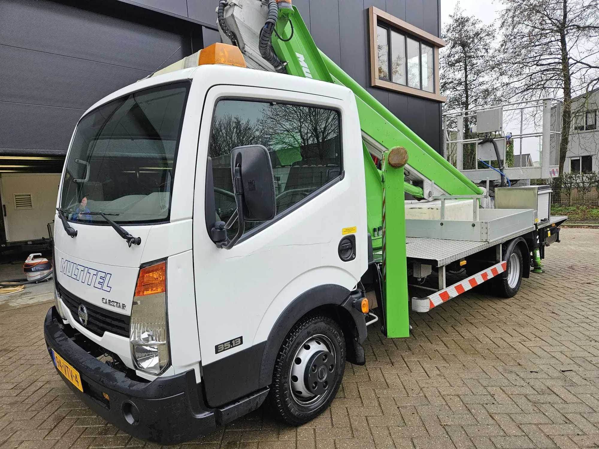 Vorkheftrucks, hoogwerkers, loaders, vrachtwagens en gereedschappen