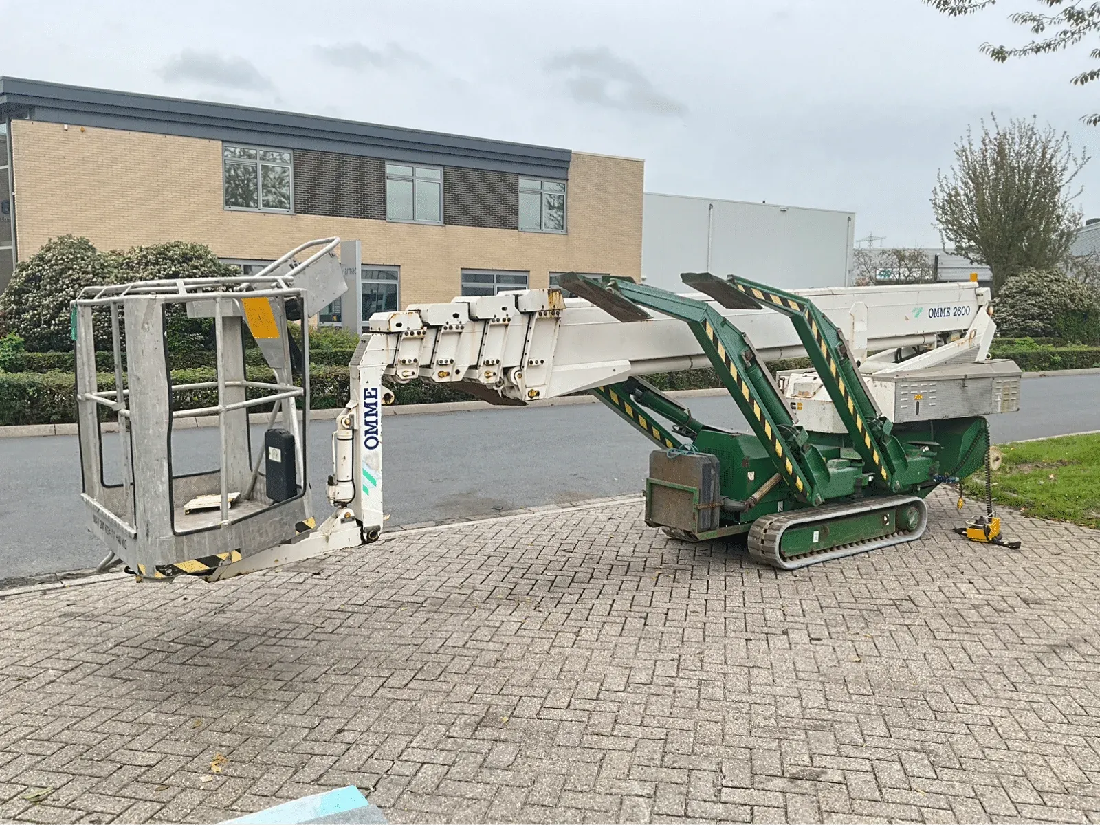 Vorkheftrucks, hoogwerkers, verreikers, boten, vrachtauto’s, telekranen en graafmachines