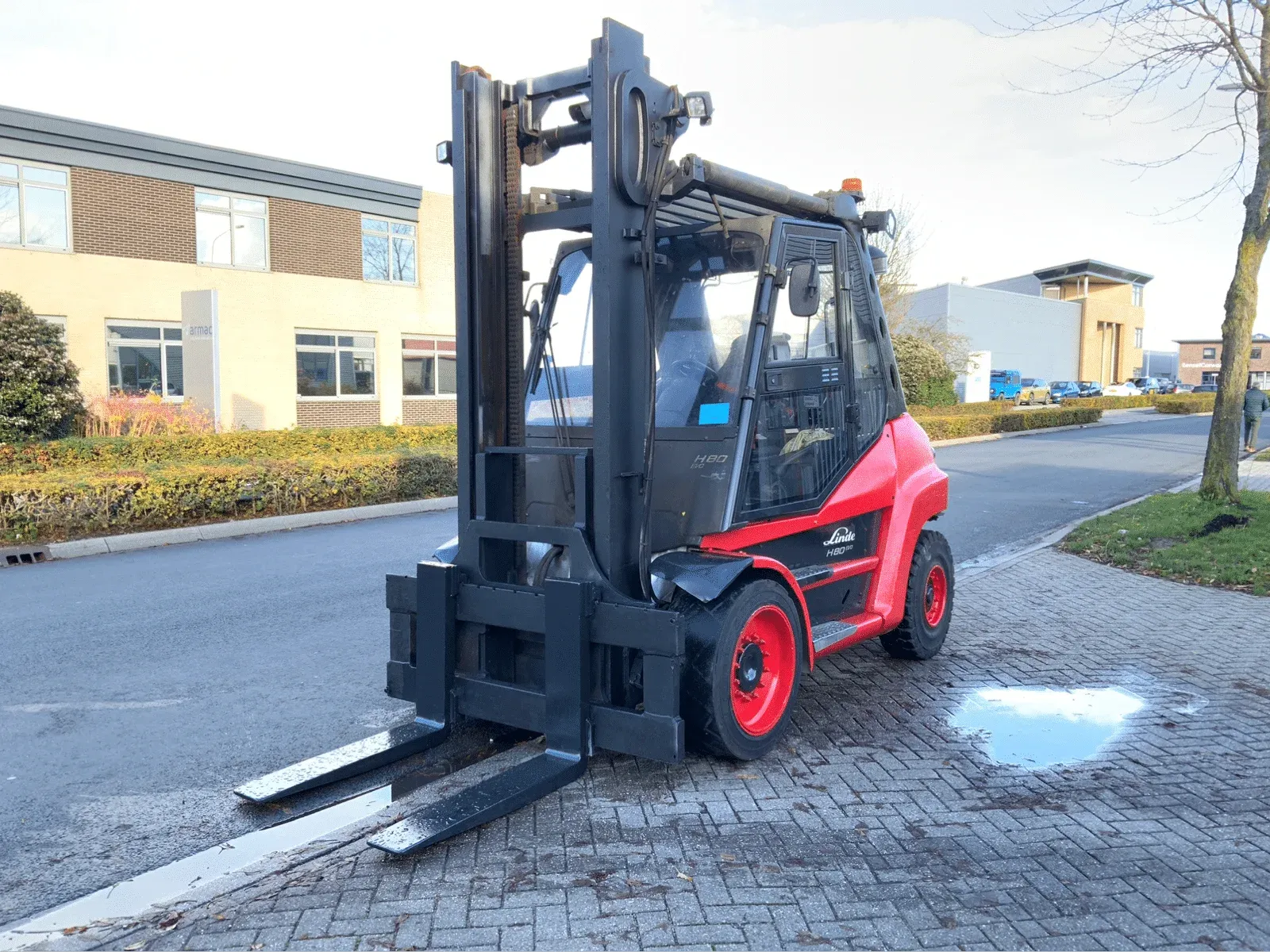 Vorkheftrucks, hoogwerkers, verreikers, vrachtwagens en gereedschappen