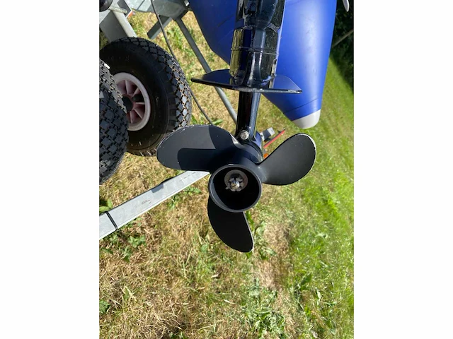 Vortex basic 300af rubberboot met buitenboordmotor en trailer - afbeelding 14 van  28