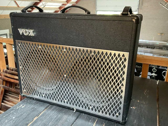 Vox ad100vt gitaarversterker - afbeelding 2 van  4