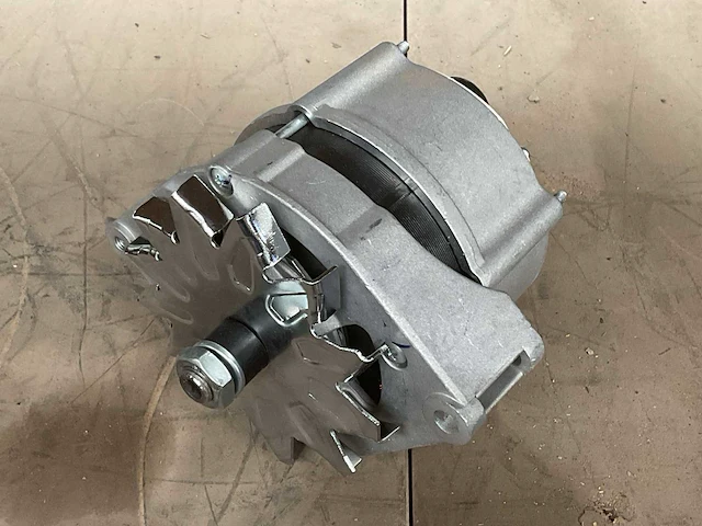 Vr-b203e 24v alternator - afbeelding 1 van  5
