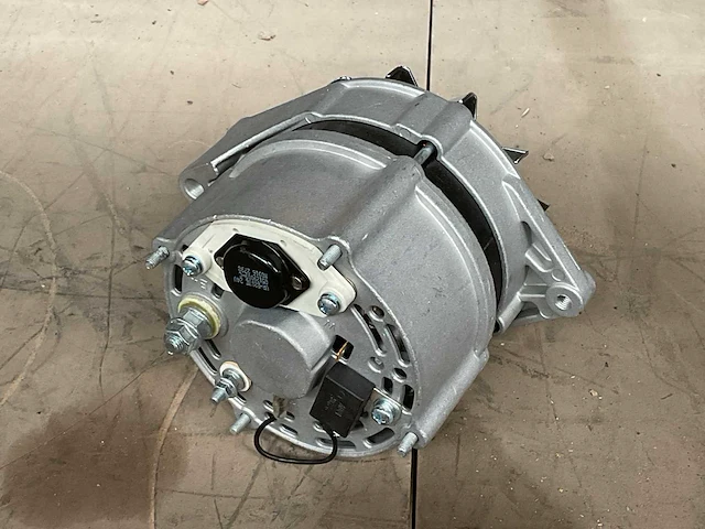 Vr-b203e 24v alternator - afbeelding 3 van  5