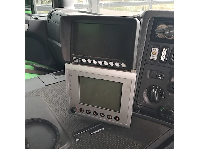Vrachtwagen - vuilniswagen met zijlader scania, p280, bouwjaar 2013 - afbeelding 44 van  59