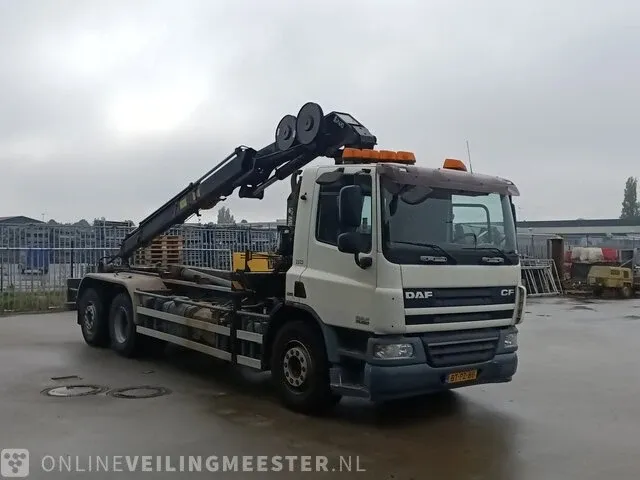 Vrachtwagen daf, cf 75.250 met haakarm hiab en hmf laadkraan, bouwjaar 2008 - afbeelding 6 van  72