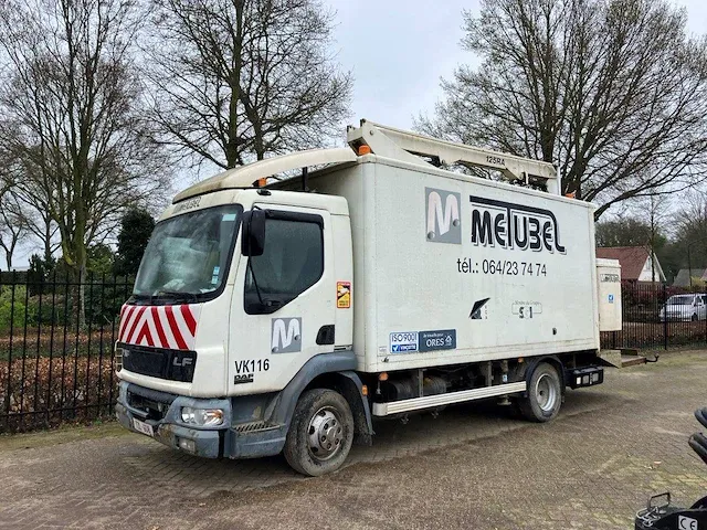 Vrachtwagen daf lf45 diesel 2006 met hoogwerker - afbeelding 1 van  1