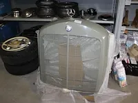 Vrachtwagen grill mercedes benz. afmeting ca. 90 x 110 cm - afbeelding 1 van  4
