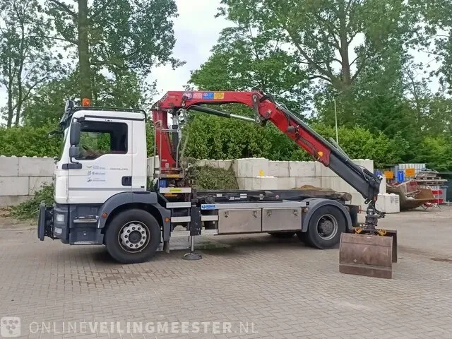 Vrachtwagen man, tgm 18.250 4x2 bl eev - kraan hmf met grijper en container lift systeem, bouwjaar 2012 | 143862 km | 87-bbf-4 - afbeelding 34 van  43