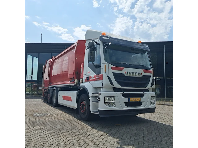 Vrachtwagen met afvalinzamelingssysteem iveco, ad260sy/ps, bouwjaar 2015 - afbeelding 1 van  46