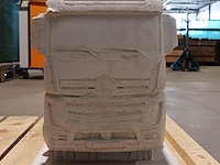 Vrachtwagen met mal - afbeelding 3 van  8