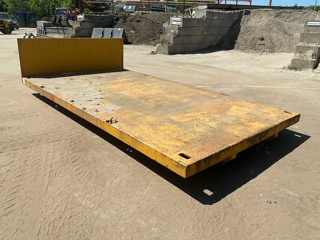 Vrachtwagen platform trekker zoutstrooier plateau - afbeelding 7 van  12