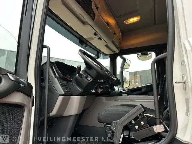 Vrachtwagen scania, p360. met laadkraan, schalenknijper en haakarm hiab, bouwjaar 2023 tellerstand 119 km - afbeelding 22 van  55