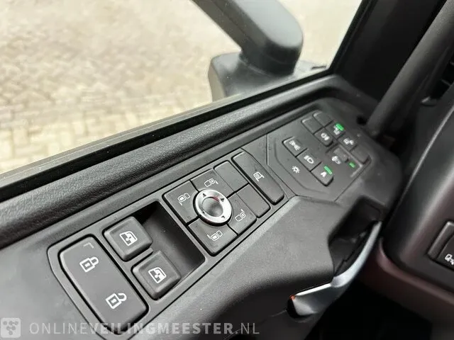 Vrachtwagen scania, p360. met laadkraan, schalenknijper en haakarm hiab, bouwjaar 2023 tellerstand 119 km - afbeelding 42 van  55