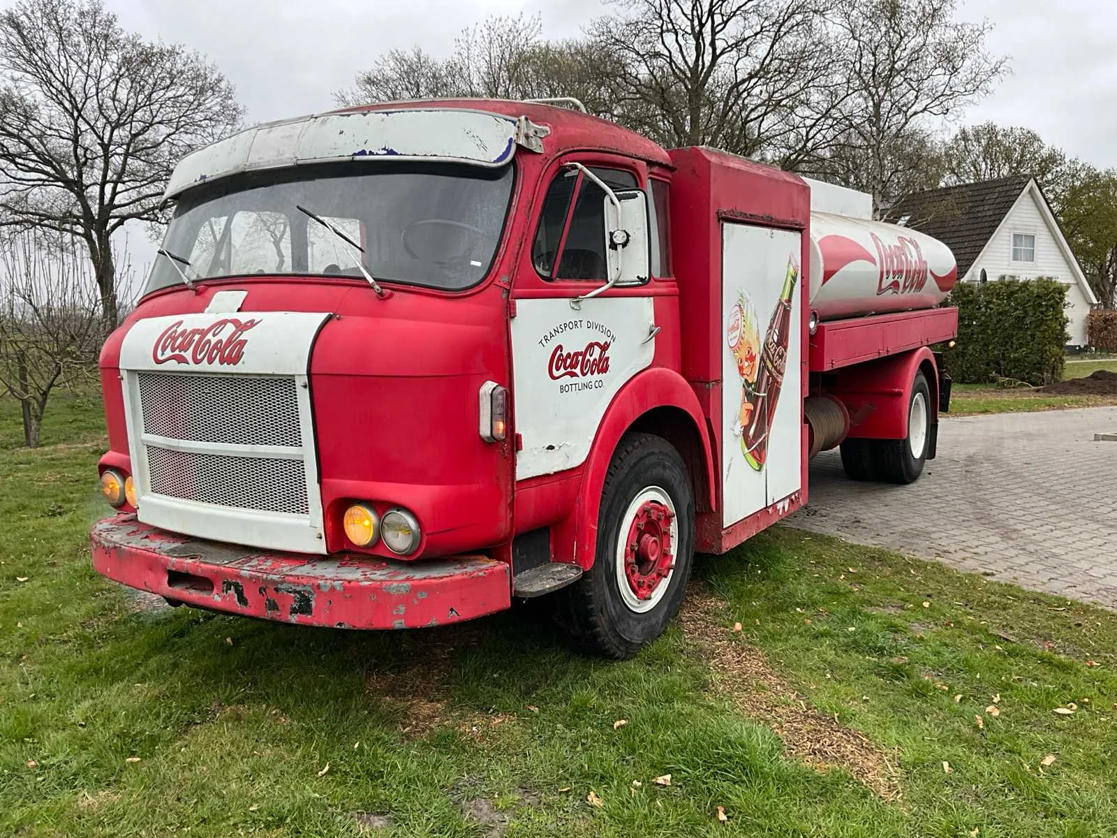 Vrachtwagens, auto's, ex-military, coca cola tankwagen