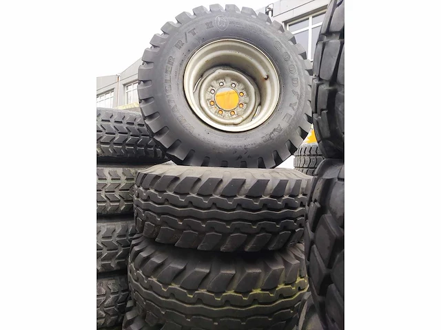 Vrebrede standaard - 36 inch hummer 8x165,1 - velg (4x) - afbeelding 1 van  4