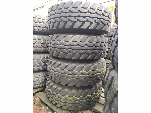 Vrebrede standaard - 36 inch hummer 8x165,1 - velg (4x) - afbeelding 2 van  4