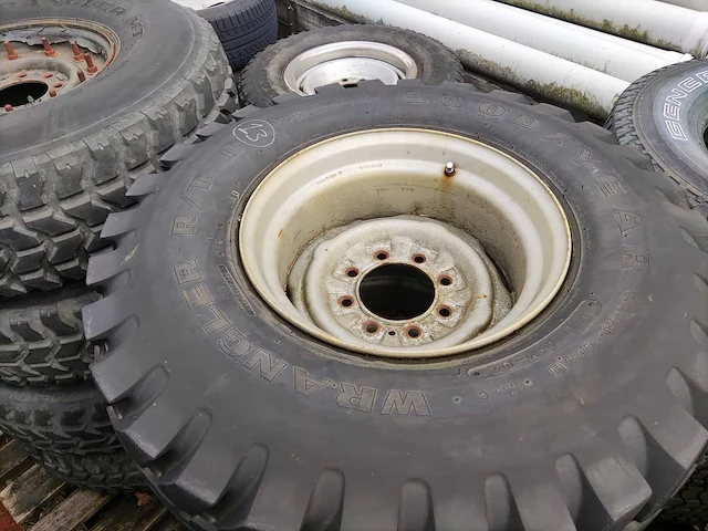 Vrebrede standaard - 36 inch hummer 8x165,1 - velg (4x) - afbeelding 3 van  4