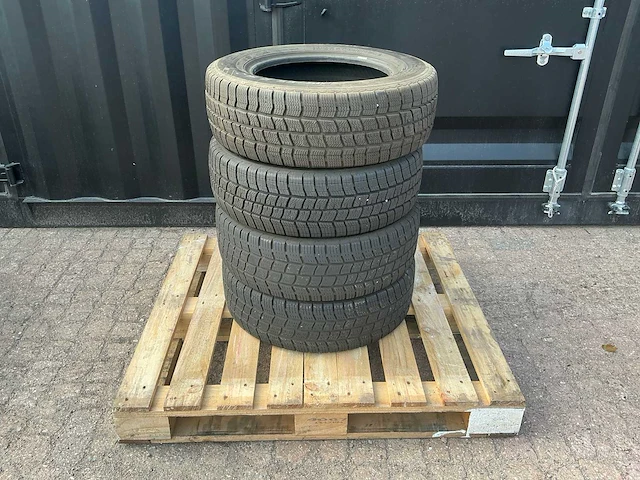 Vredestein 215/65r16 autoband (4x) - afbeelding 1 van  3