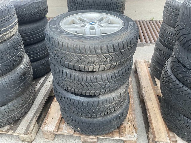 Vredestein autoband met bmw velg 195/65 r15 (4x) - afbeelding 1 van  7