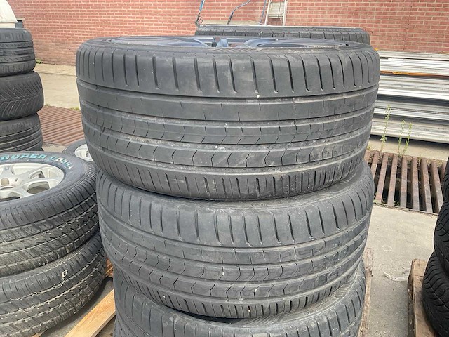 Vredestein autoband met mercedes velg 245/40 zr18 (4x) - afbeelding 2 van  7