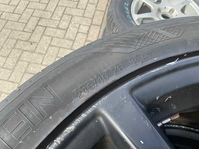 Vredestein autoband met mercedes velg 245/40 zr18 (4x) - afbeelding 7 van  7