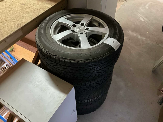 Vredestein autoband met velg (4x) - afbeelding 1 van  4