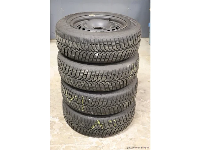 Vredestein autobanden met stalen velg - 195/65 r15-91t m & s - 4 stuks - afbeelding 1 van  6