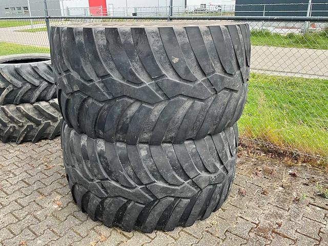 Vredestein flotation trac 750/60r30.5 banden - afbeelding 1 van  8