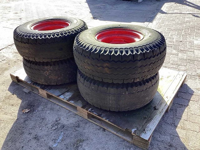 Vredestein implement banden met velg - afbeelding 2 van  7