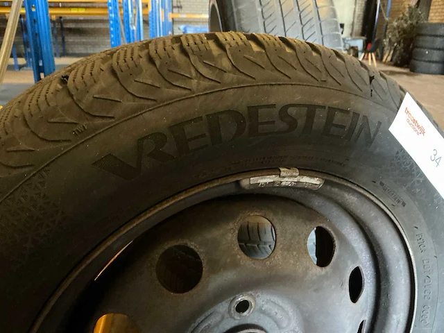 Vredestein snowtracs winterband op velg 185/65r14 (4x) - afbeelding 2 van  4