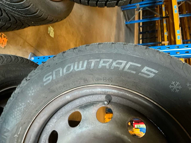 Vredestein snowtracs winterband op velg 185/65r14 (4x) - afbeelding 4 van  4