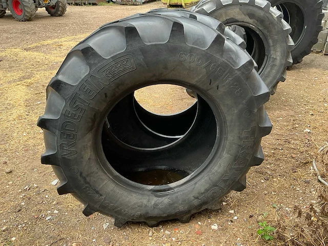Vredestein traxion 600/65r28 set - afbeelding 3 van  7