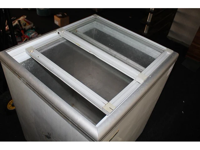 Vrieskast bovenlader elcold. afmeting 72 x 65 x 92 cm. - afbeelding 2 van  3
