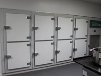 Vrieswand koma monocell met chillerkast en 8 deuren. afmeting 450 x 110 cm. hoogte 204 cm. - afbeelding 5 van  6
