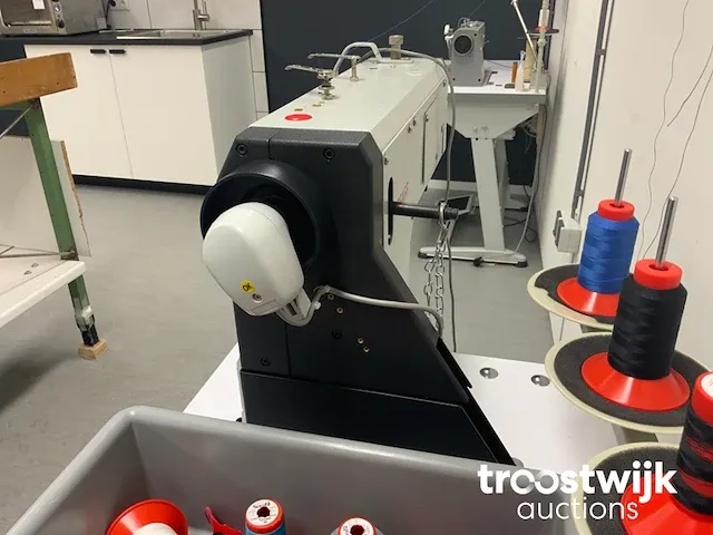 Vrije arm leernaaimachine met werktafel - afbeelding 6 van  9