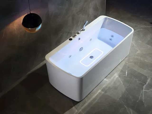 Vrijstaand massagebad - blanco - afbeelding 1 van  9