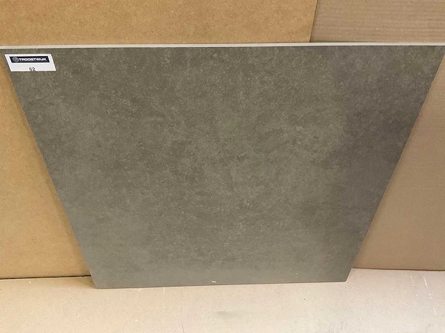 Vtwonen concrete taupe mat vloertegel 70x70 cm 102,9 m² - afbeelding 3 van  3