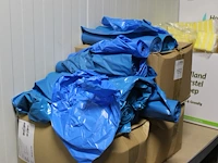 Vuilniszakken blauw in en op 3 dozen. - afbeelding 2 van  2