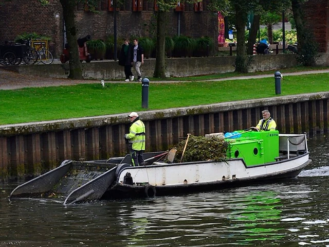 Vuilvisboot / vuilvisvaartuig - afbeelding 2 van  15