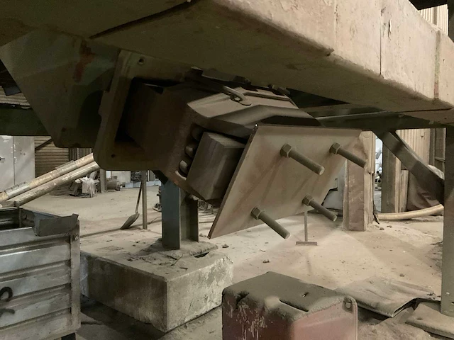 Vulbunker met trilgoot - afbeelding 3 van  3